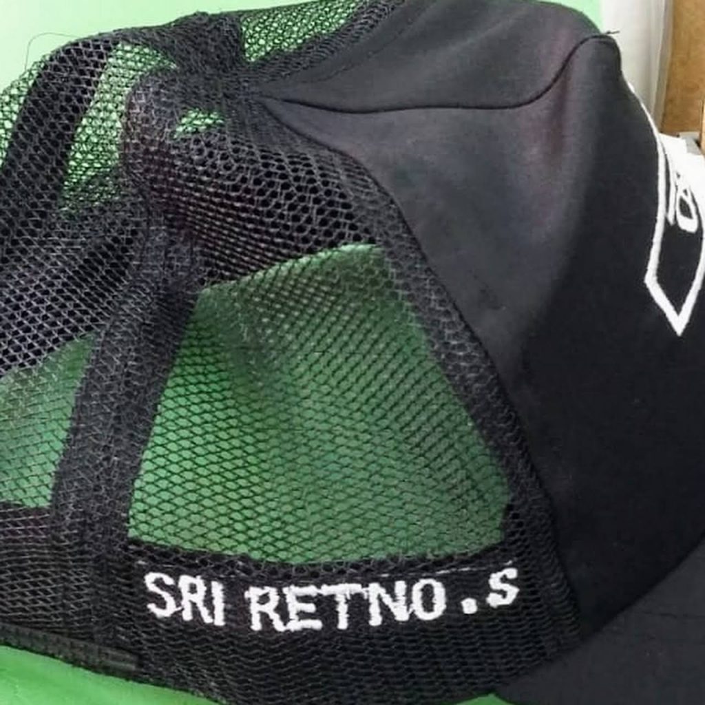 Topi kombinasi bahan jaring dan drill